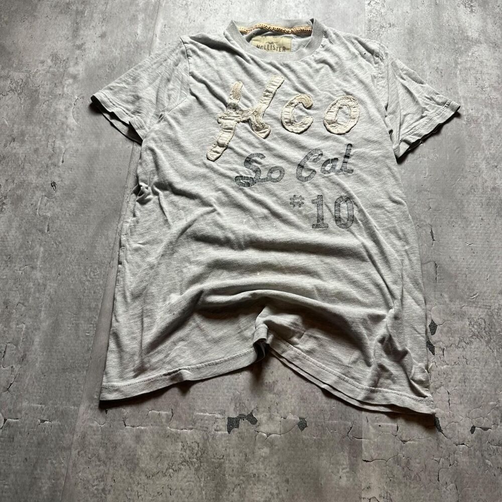 Hollister-co Men's Grey and Cream T-shirt